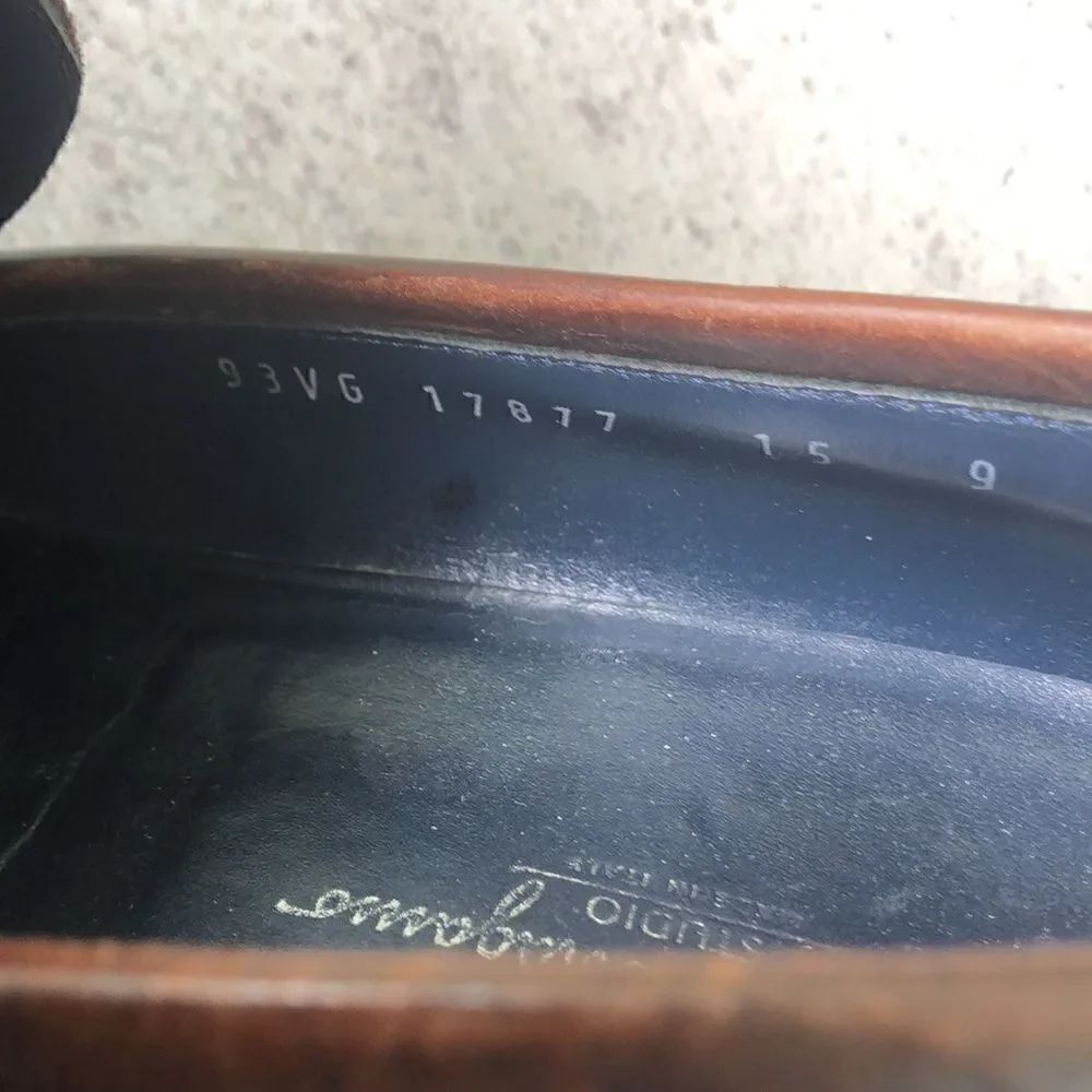 Ferragamo slip ons - Picture 10 of 11